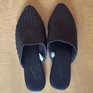 Black Woven Mule Slide • Universal Thread Good Co. • Size 8
